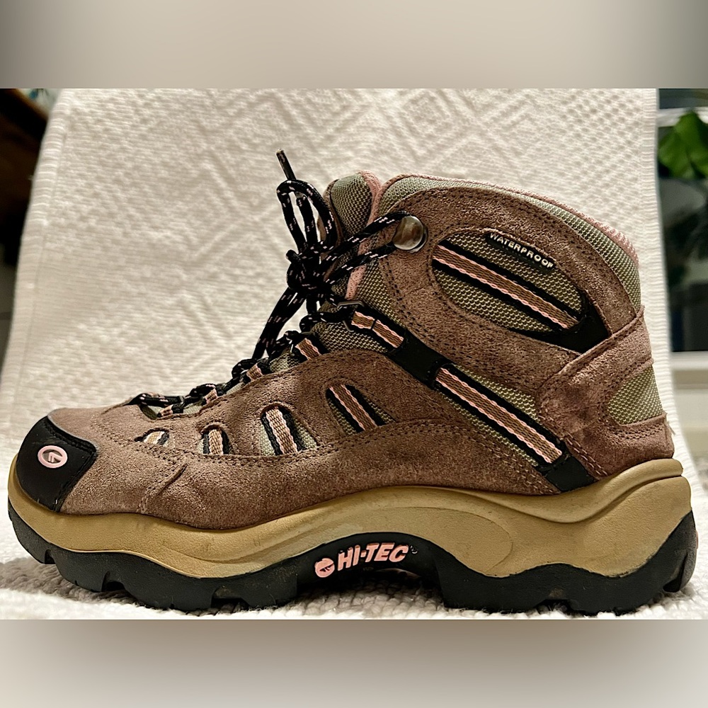 Hi-Tec Women's Bandera Mid-Rise Waterproof Hiking Boots, Size 7.5